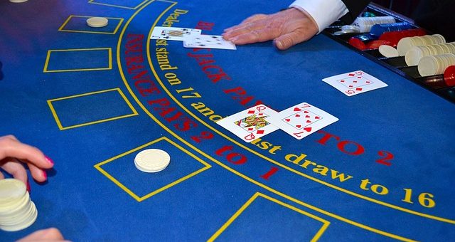 Est-ce Que le Poker Rapporte Plus Que le Blackjack ?