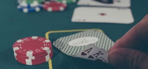 Est-ce que le Poker et le Texas Hold’em sont le Même Jeu ?