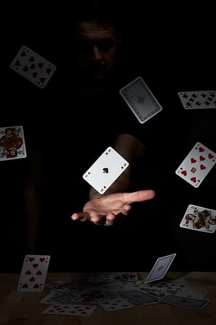 Replay Poker : l’Avis d’un Jouer de Poker Pro