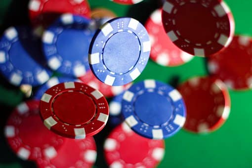 Qu’est-ce que le Straddle au Poker ? (devez vous le faire ?)